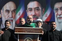 استاندار خوزستان: پیروزی قطعی است و دشمن در حال نابودی است