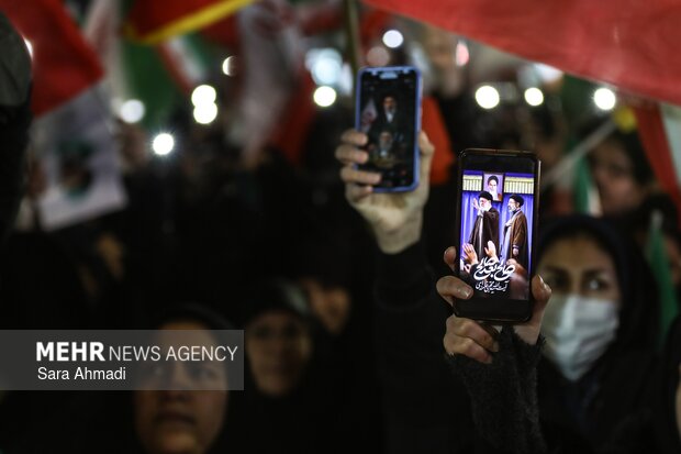 اصفهانی‌ها همچنان در سوگ رهبر شهید میدان‌داری می‌کنند