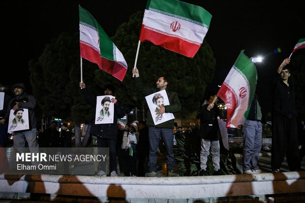 اجتماع بیعت مردم سنندج با سومین رهبر انقلاب اسلامی