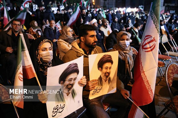 اجتماع بیعت مردم سنندج با سومین رهبر انقلاب اسلامی