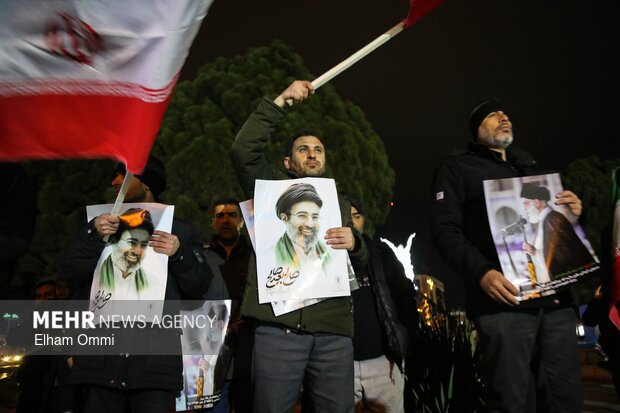 اجتماع بیعت مردم سنندج با سومین رهبر انقلاب اسلامی