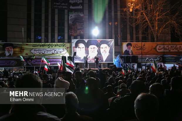 اجتماع بیعت مردم سنندج با سومین رهبر انقلاب اسلامی