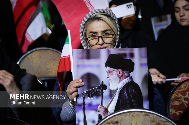 اجتماع بیعت مردم سنندج با سومین رهبر انقلاب اسلامی