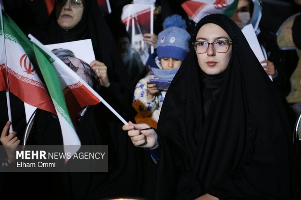 اجتماع بیعت مردم سنندج با سومین رهبر انقلاب اسلامی