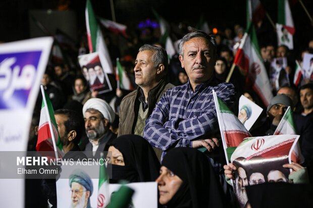 اجتماع بیعت مردم سنندج با سومین رهبر انقلاب اسلامی