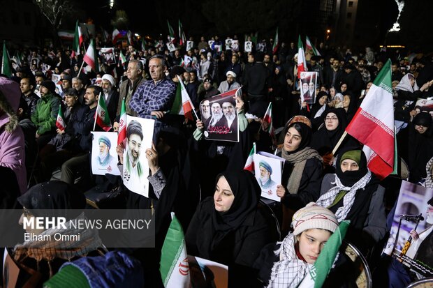 اجتماع بیعت مردم سنندج با سومین رهبر انقلاب اسلامی