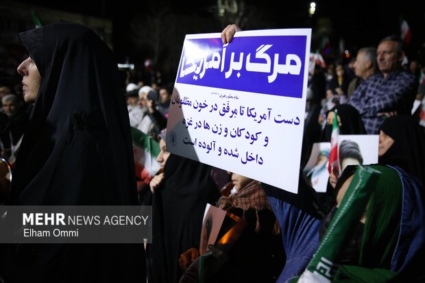 اجتماع بیعت مردم سنندج با سومین رهبر انقلاب اسلامی