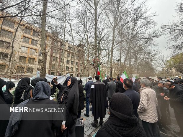 تجمع بیش از ۱۰۰ حقوقدان و وکیل در محکومیت جنایات جنگی دشمن