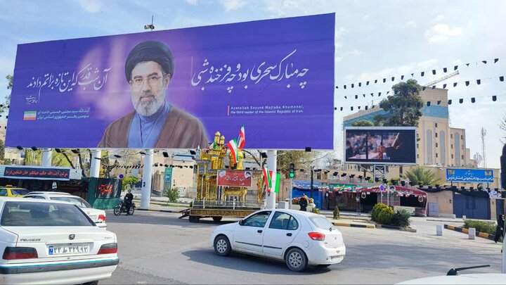 دیوارنگاره میدان امام‌حسین شیراز مزین تصویر رهبر جدید انقلاب شد