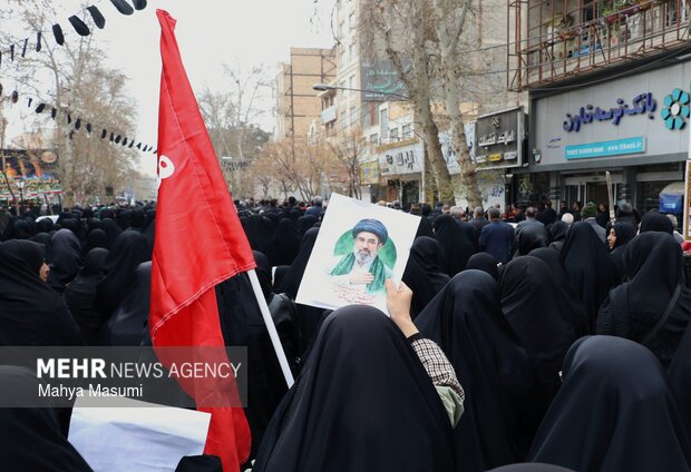 تشییع ۱۰ شهید جنگ رمضان در ورامین