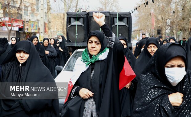 تشییع ۱۰ شهید جنگ رمضان در ورامین