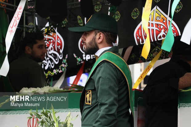 تشییع ۱۰ شهید جنگ رمضان در ورامین
