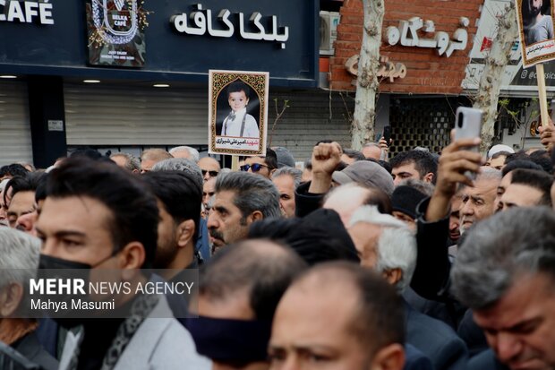 تشییع ۱۰ شهید جنگ رمضان در ورامین