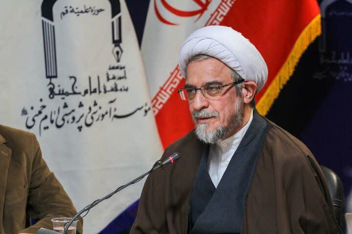 بیان ضعفها و کمبودها در فضای عمومی، دشمن را خوشحال و دلگرم میکند