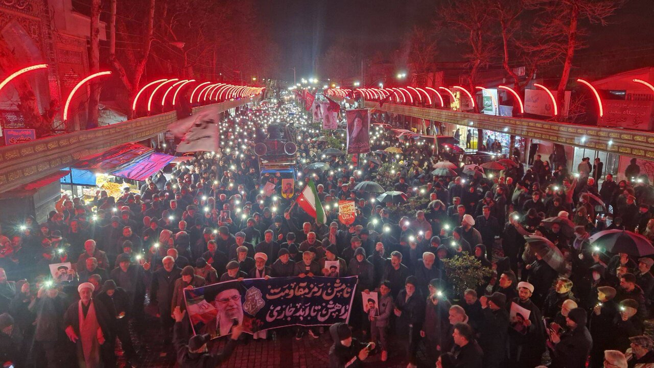 حضور حماسی لاهیجانی ها برای حمایت از وطن