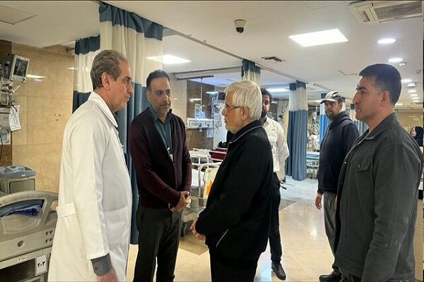 بازدید عارف از اورژانس بیمارستان سینا و عیادت از مجروحان و بیماران بازدید عارف از اورژانس بیمارستان سینا و عیادت از مجروحان و بیماران