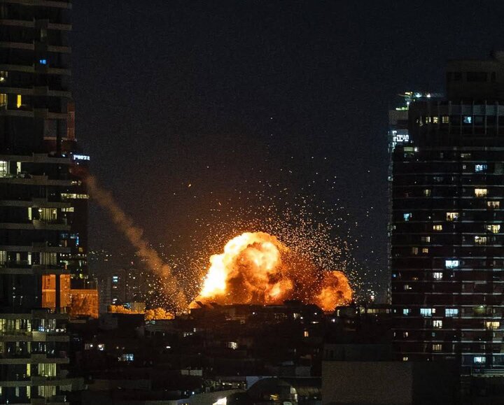 سپاہ پاسداران کے شدید حملے، صہیونی فوجی اڈے اور صنعتی و عسکری کمپنیوں کے دفاتر تباہ