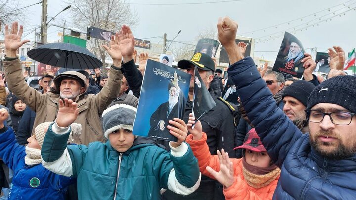 بیعت کودکان و نوجوانان مشگین شهری با رهبر انقلاب اسلامی