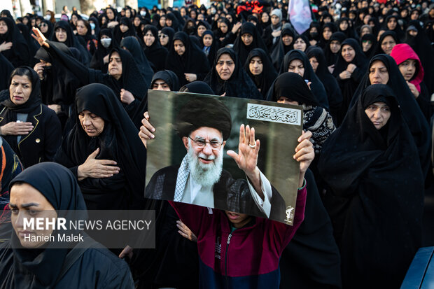 Gürgan halkı şehit lider için meydanlarda