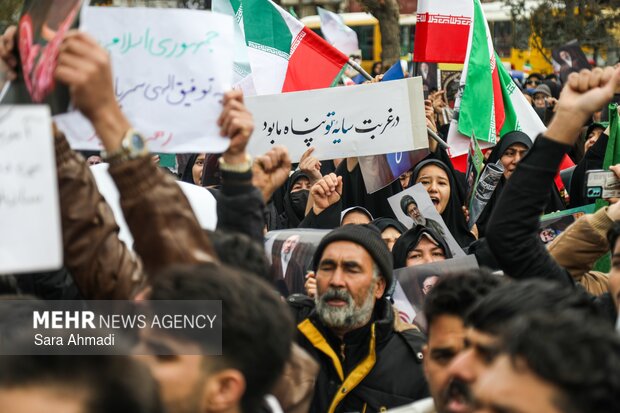 اجتماع بزرگ مهاجرین ملل اسلامی در محکومیت شهادت قائد امت