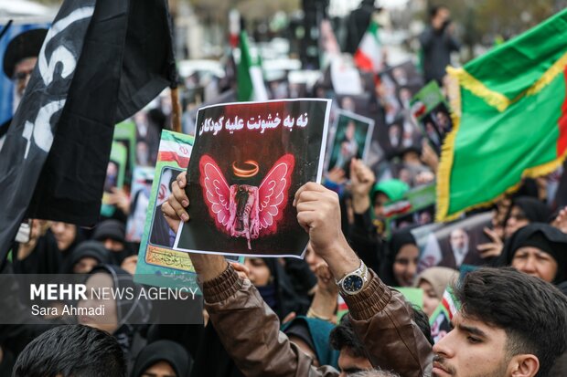اجتماع بزرگ مهاجرین ملل اسلامی در محکومیت شهادت قائد امت