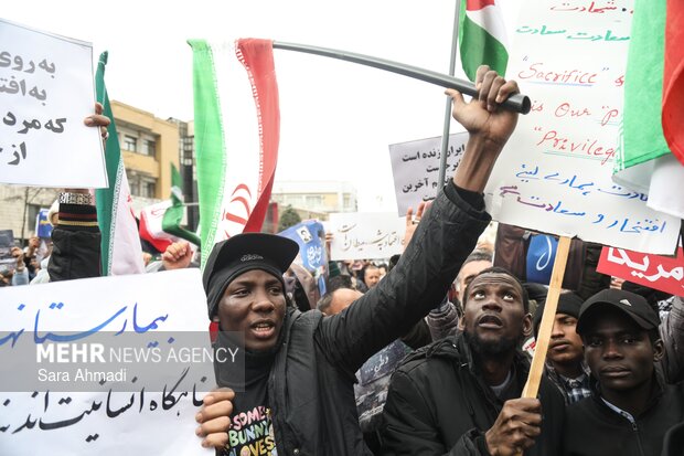اجتماع بزرگ مهاجرین ملل اسلامی در محکومیت شهادت قائد امت
