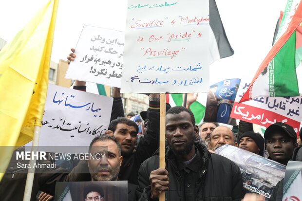 اجتماع بزرگ مهاجرین ملل اسلامی در محکومیت شهادت قائد امت