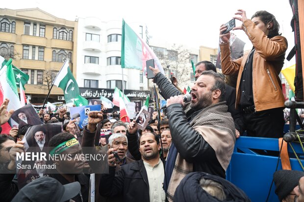 اجتماع بزرگ مهاجرین ملل اسلامی در محکومیت شهادت قائد امت
