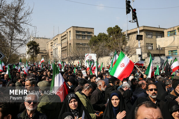 تشییع پیکر ۳۵ شهید جنگ تحمیلی آمریکایی صهیونیستی در تهران