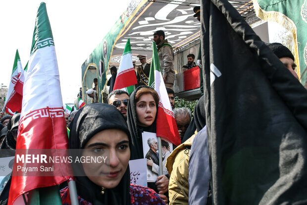 تشییع پیکر ۳۵ شهید جنگ تحمیلی آمریکایی صهیونیستی در تهران