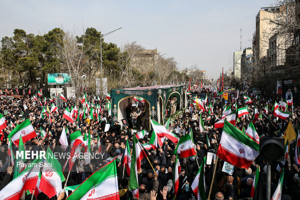 تشییع پیکر ۳۵ شهید جنگ تحمیلی آمریکایی صهیونیستی در تهران