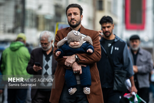 تشییع پیکر ۳۵ شهید جنگ رمضان در تهران