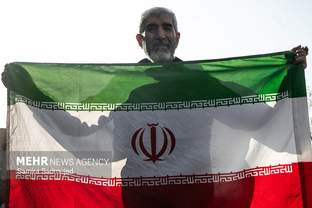 تشییع پیکر ۳۵ شهید جنگ رمضان در تهران