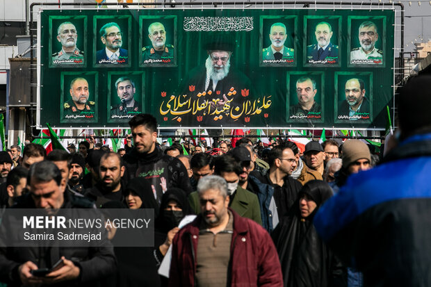 تشییع پیکر ۳۵ شهید جنگ رمضان در تهران