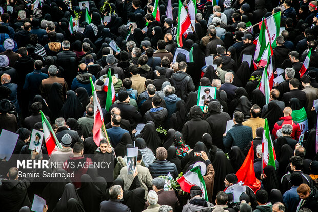 تشییع پیکر ۳۵ شهید جنگ رمضان در تهران