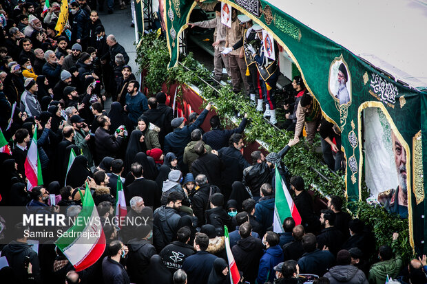 تشییع پیکر ۳۵ شهید جنگ رمضان در تهران