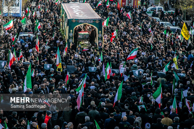 تشییع پیکر ۳۵ شهید جنگ رمضان در تهران