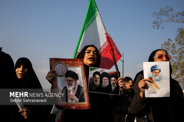 تشییع پیکر ۳۵ شهید جنگ رمضان در تهران