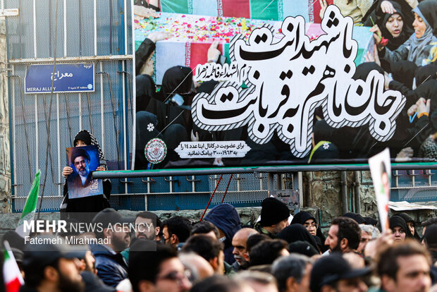 تشییع پیکر ۳۵ شهید جنگ رمضان در تهران