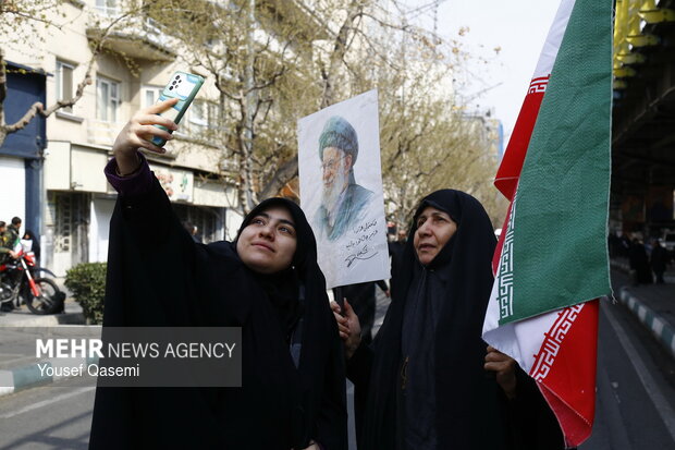 تشییع پیکر ۳۵ شهید جنگ رمضان در تهران