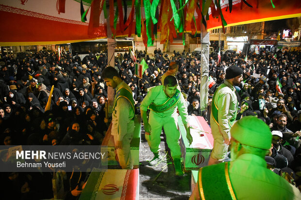 تشییع پیکر مطهر ۵ شهید جنگ رمضان در اراک