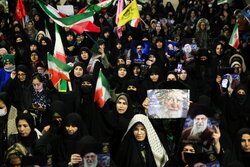 اجتماع زنجانی ها در میدان انقلاب شهر زنجان