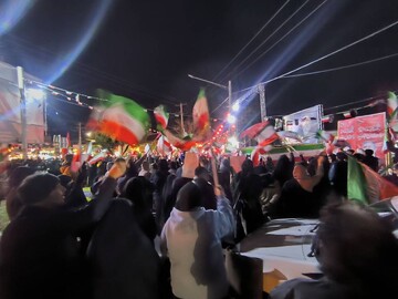 خیابان های مشهد صحنه حضور اتحاد و انسجام ملی