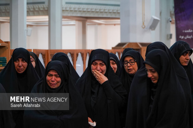 وداع با پیکر ۸ شهید مدافع وطن در حرم شاهچراغ(ع) وداع با پیکر ۸ شهید مدافع وطن در حرم شاهچراغ(ع)