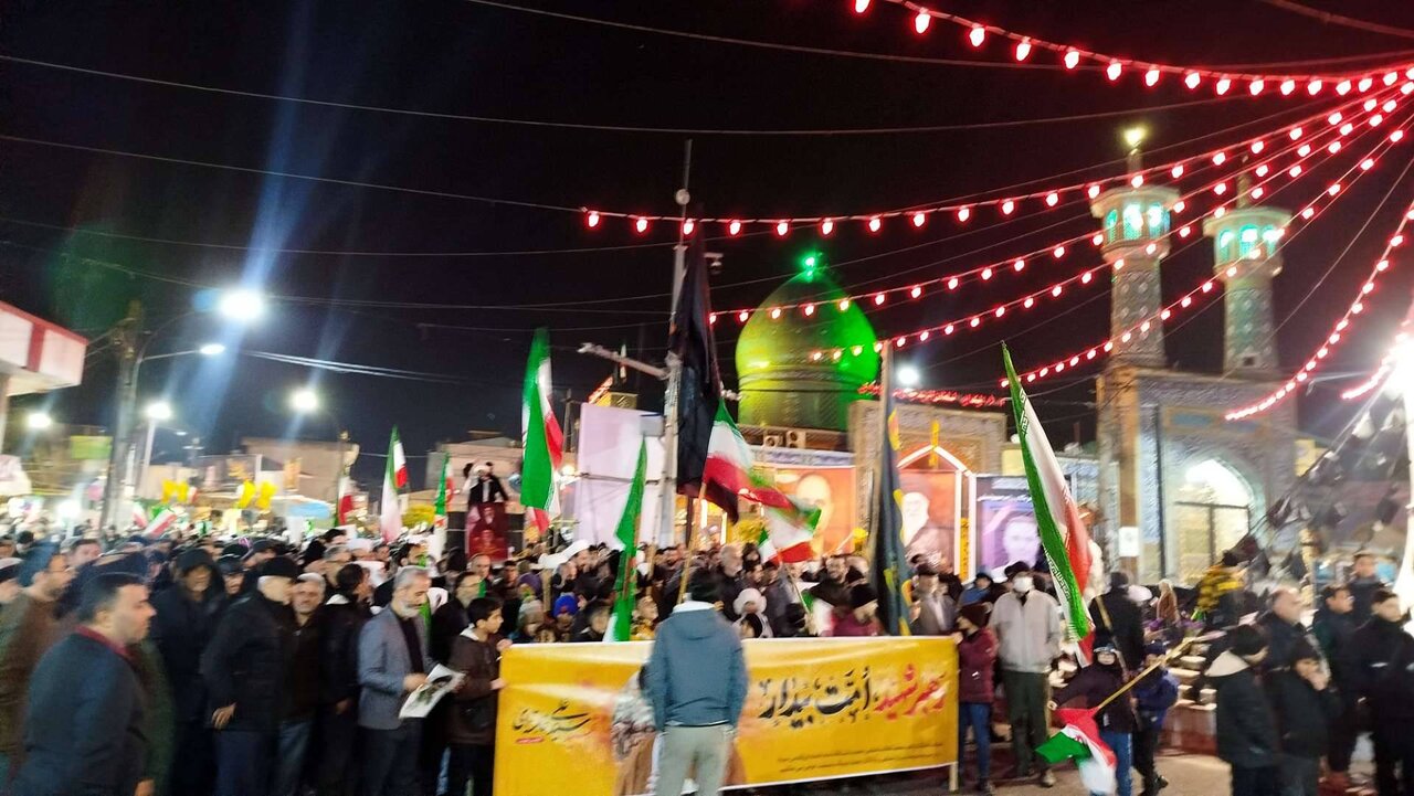 راهپیمایی مردم آستانه اشرفیه در اقامه عزای سیدالشهدای انقلاب