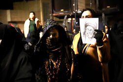 اجتماع اهالی محله زندوان نایین برای بیعت با رهبر انقلاب