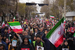 دشمن بداند مردم ایران تا پای جان از خاک و نظام دفاع می‌کنند