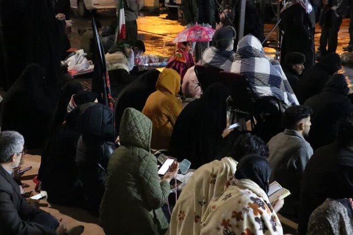 احیای سومین شب قدر زیر باران در خرم‌آباد