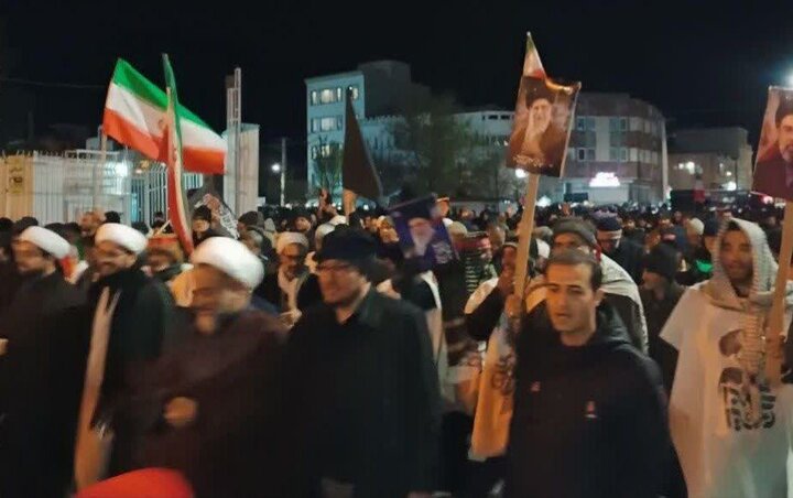 خروش مردم انقلابی و ولایتمدار دلیجان در بیعت با رهبر در شب قدر