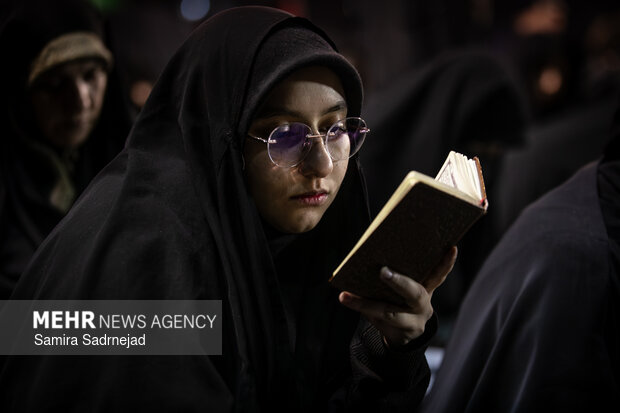 احیای شب بیست و سوم ماه مبارک رمضان در میدان انقلاب اسلامی تهران